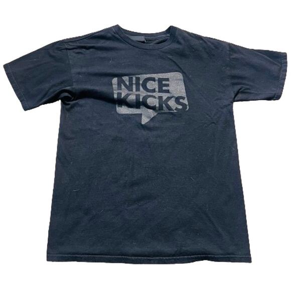Black on Black Matte Nice Kicks Logo Sneaker Casual Tee Medium - Picture 1 of 4